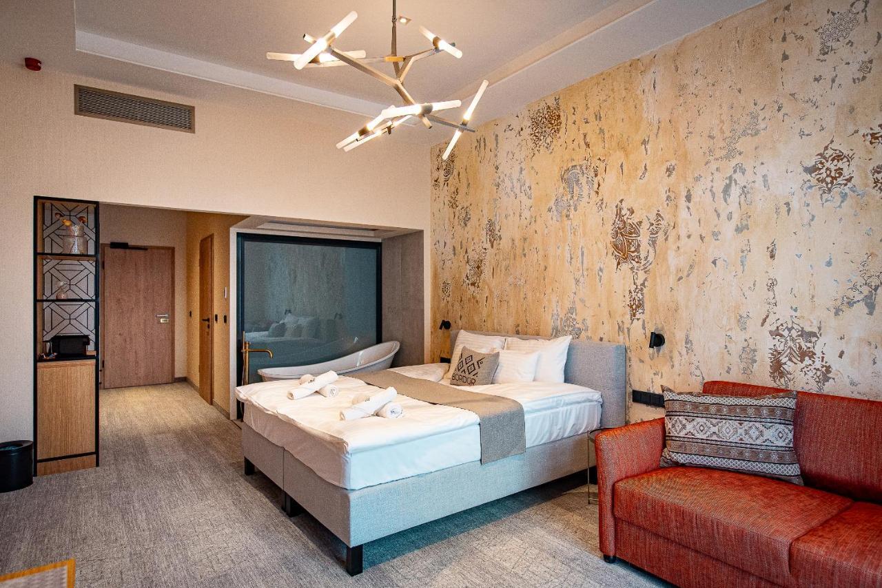 Bordur Wellness Hotel Superior Es Szonyegmuzeum Békésszentandrás Esterno foto