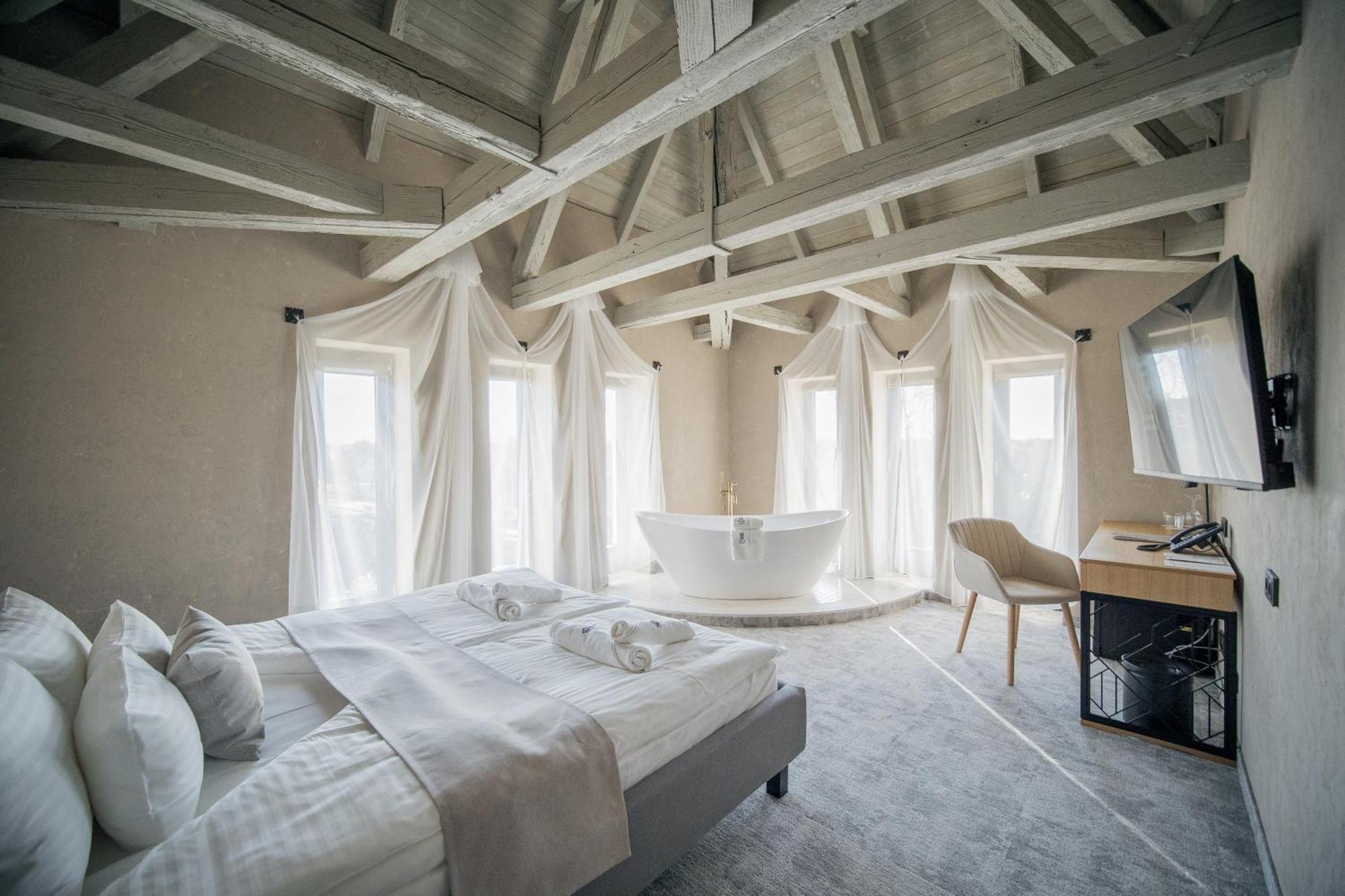 Bordur Wellness Hotel Superior Es Szonyegmuzeum Békésszentandrás Esterno foto