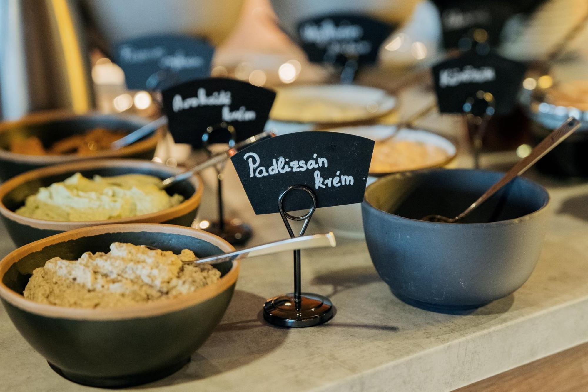 Bordur Wellness Hotel Superior Es Szonyegmuzeum Békésszentandrás Esterno foto