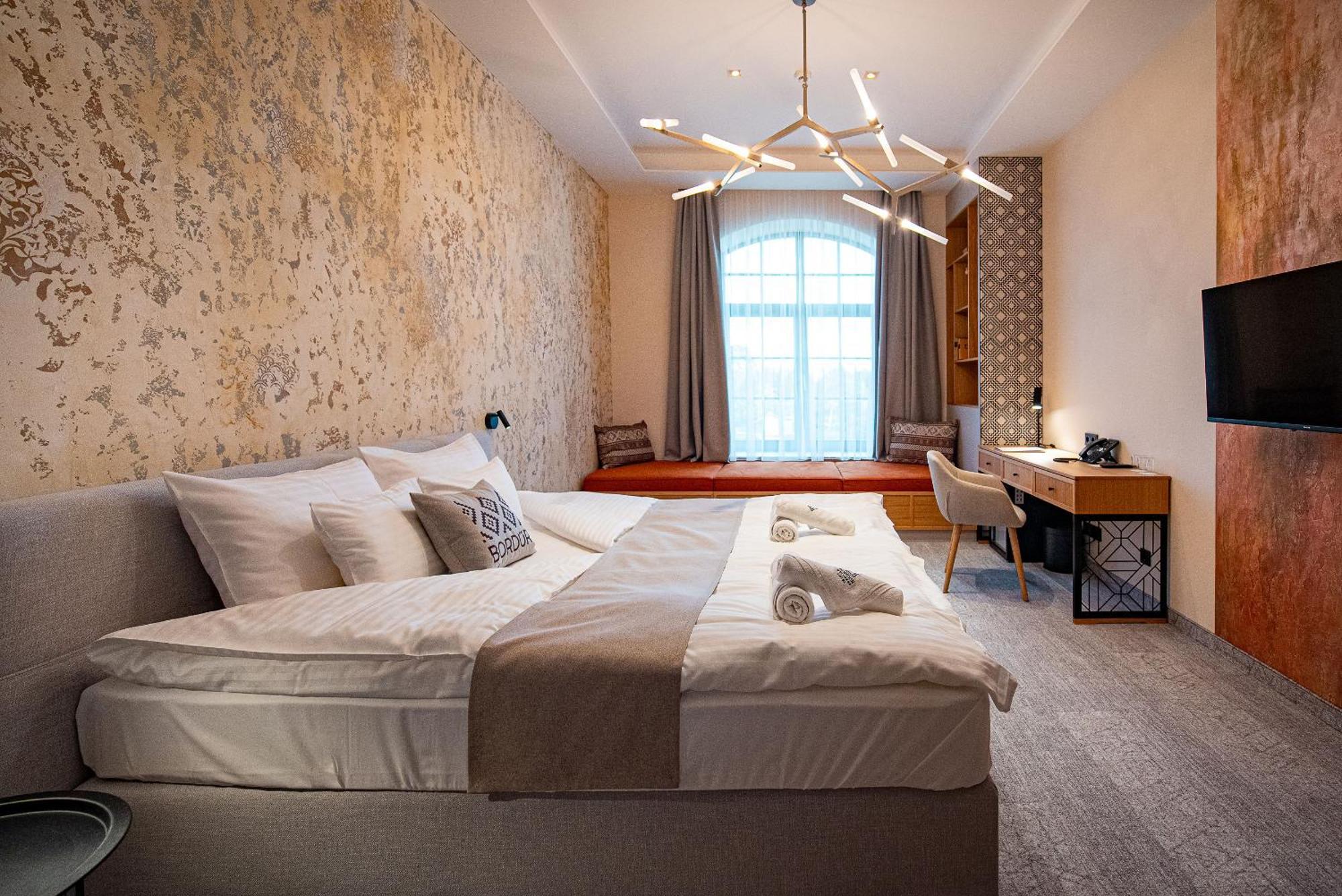 Bordur Wellness Hotel Superior Es Szonyegmuzeum Békésszentandrás Esterno foto
