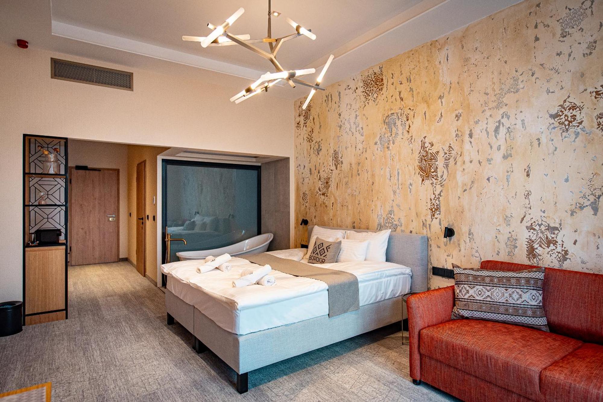 Bordur Wellness Hotel Superior Es Szonyegmuzeum Békésszentandrás Esterno foto