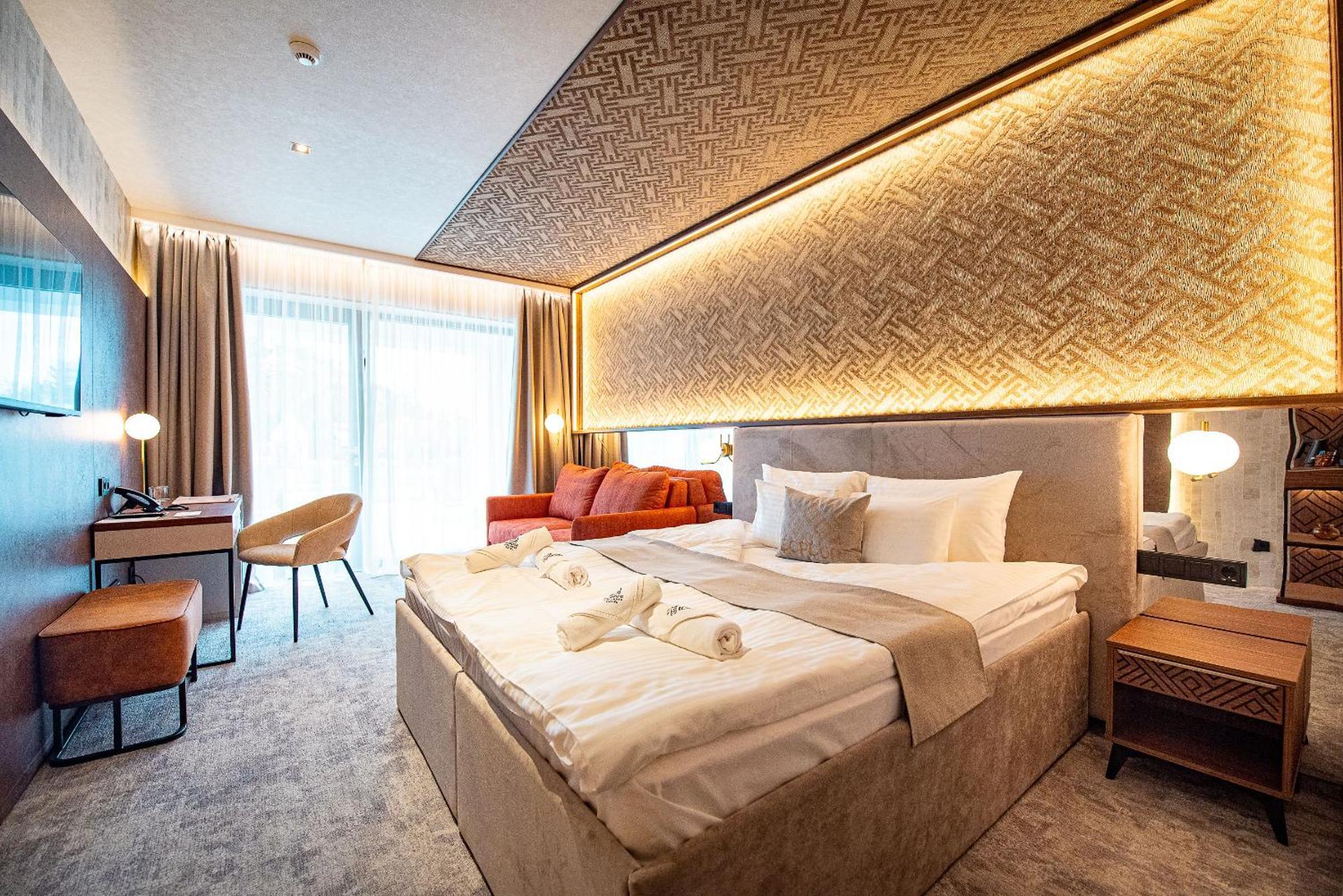 Bordur Wellness Hotel Superior Es Szonyegmuzeum Békésszentandrás Esterno foto