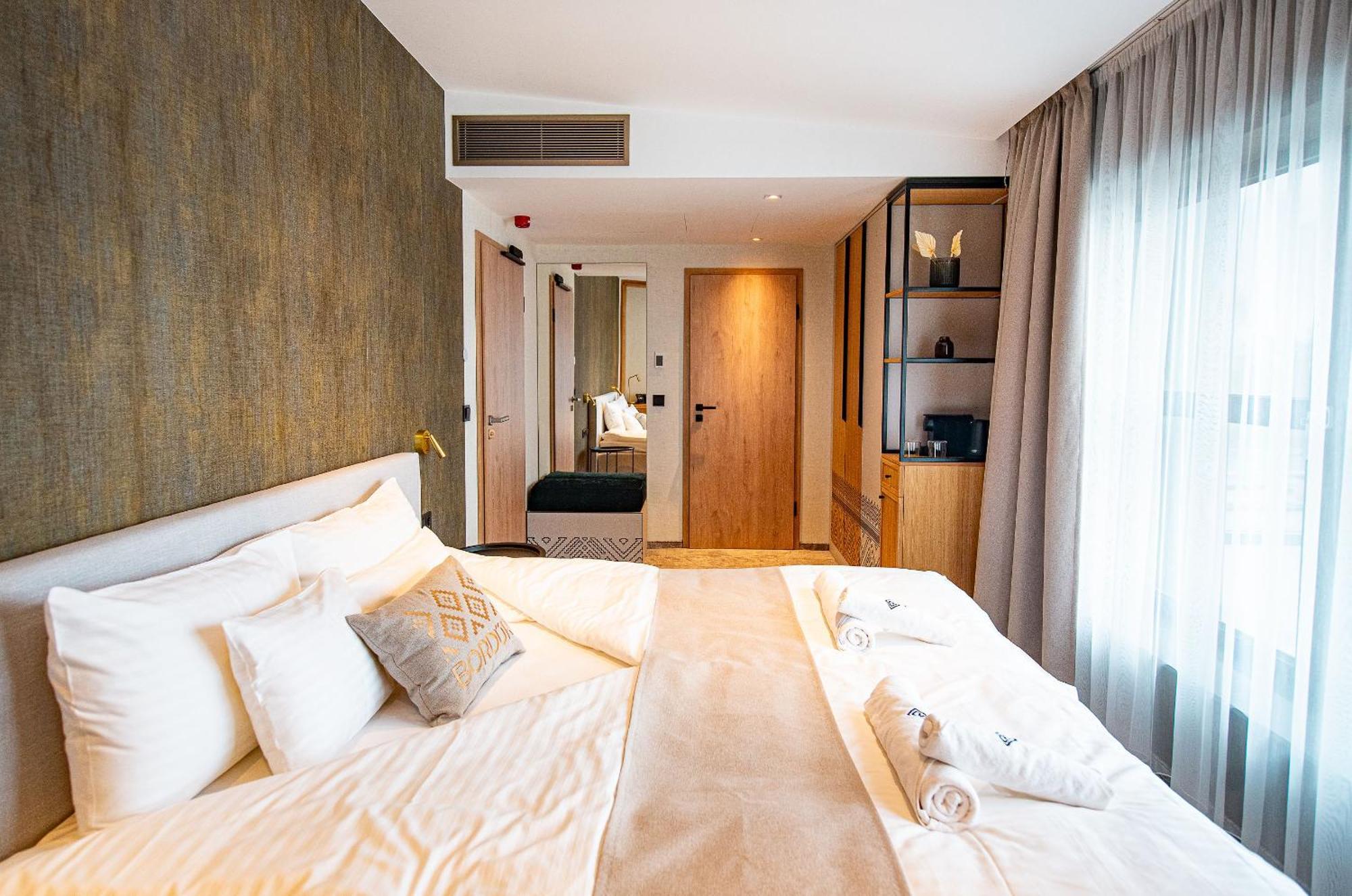 Bordur Wellness Hotel Superior Es Szonyegmuzeum Békésszentandrás Esterno foto