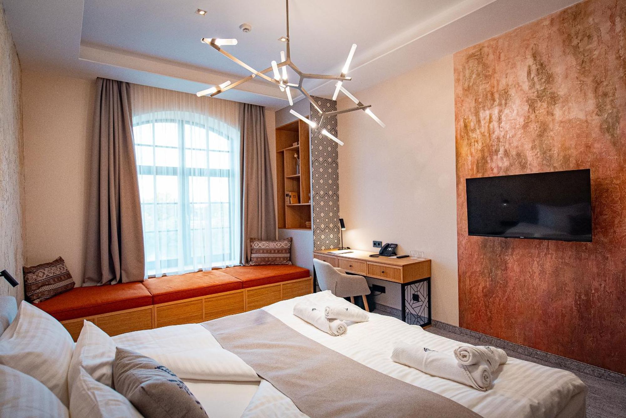 Bordur Wellness Hotel Superior Es Szonyegmuzeum Békésszentandrás Esterno foto