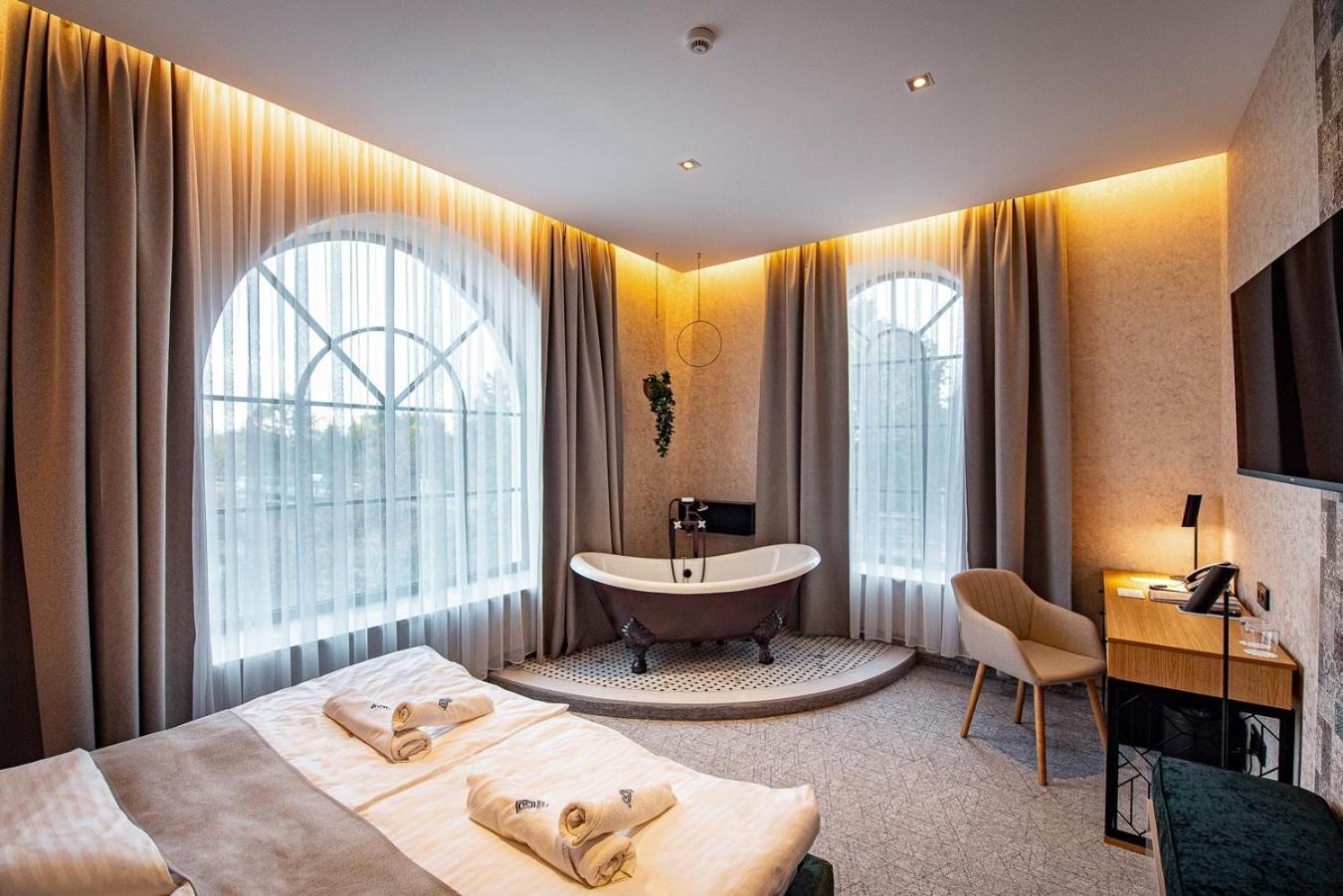 Bordur Wellness Hotel Superior Es Szonyegmuzeum Békésszentandrás Esterno foto
