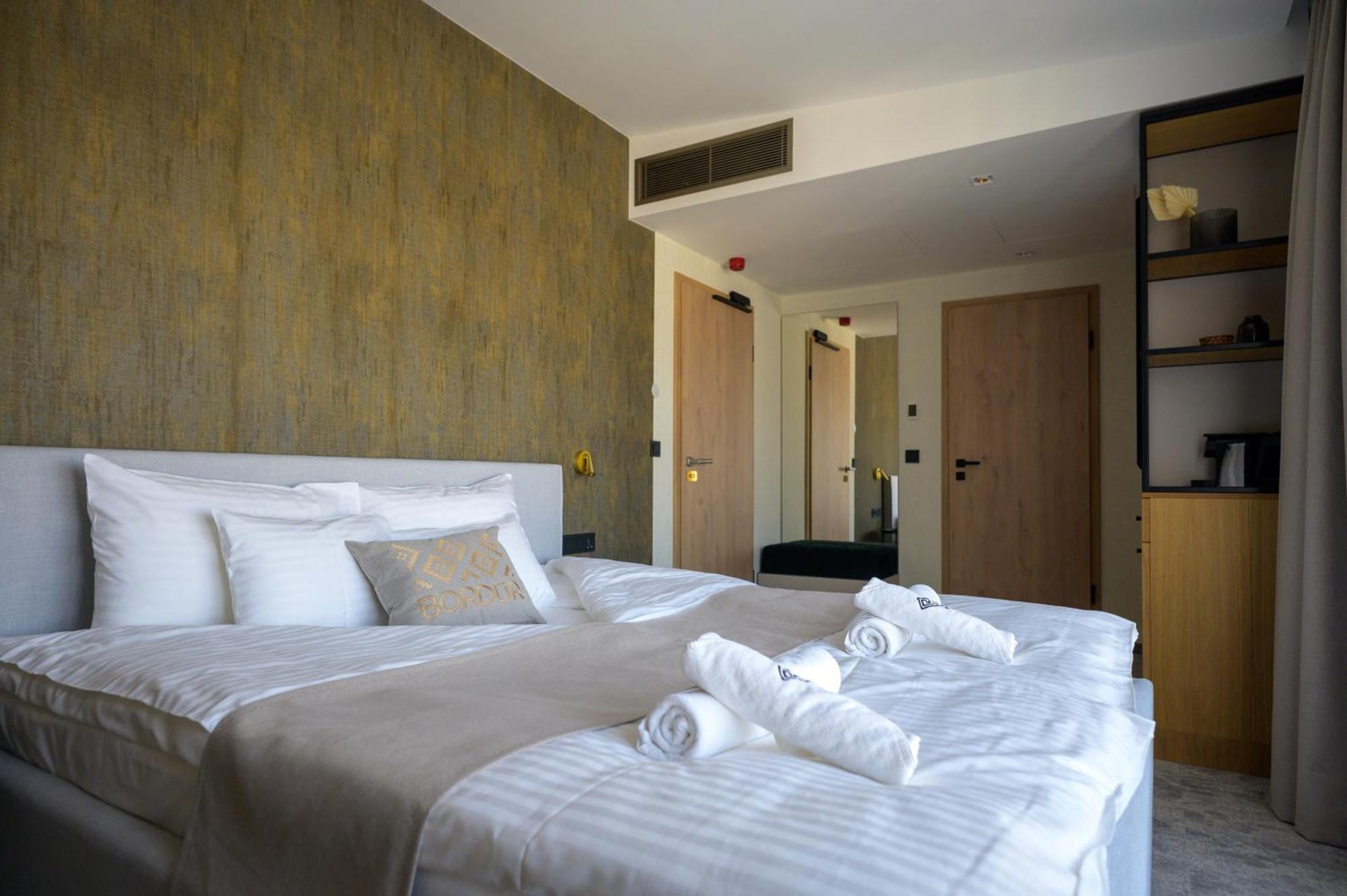 Bordur Wellness Hotel Superior Es Szonyegmuzeum Békésszentandrás Esterno foto