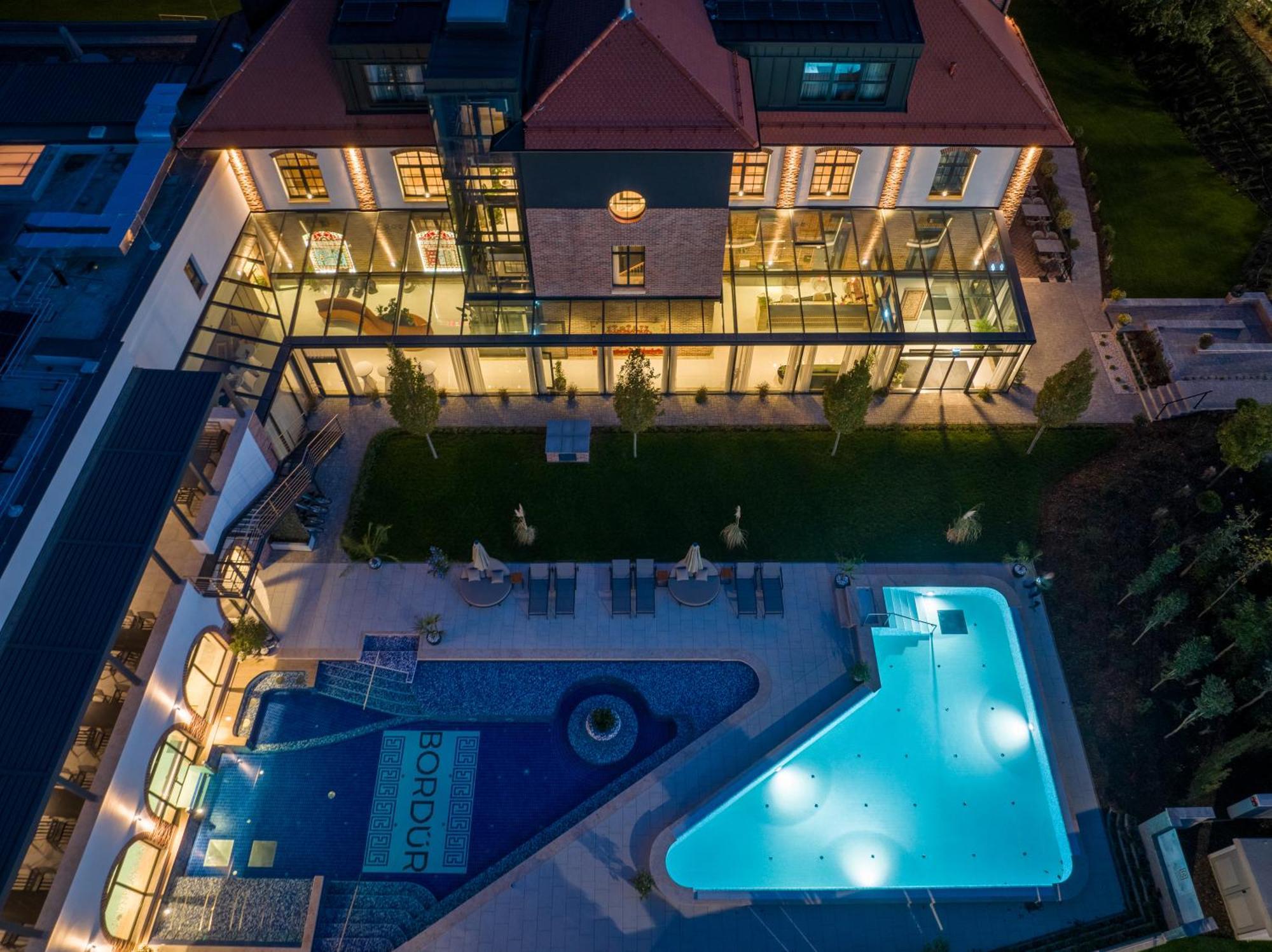 Bordur Wellness Hotel Superior Es Szonyegmuzeum Békésszentandrás Esterno foto