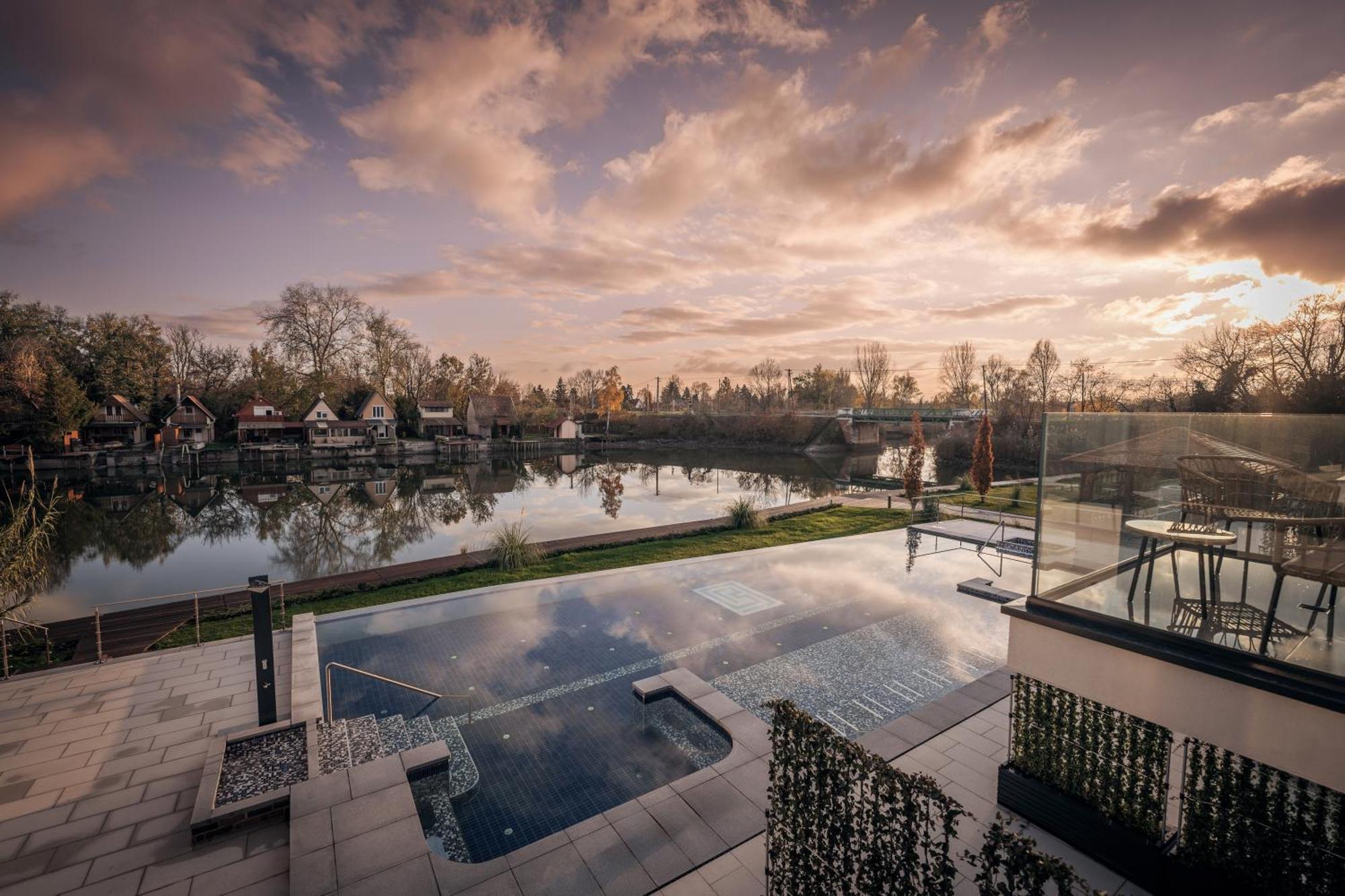 Bordur Wellness Hotel Superior Es Szonyegmuzeum Békésszentandrás Esterno foto