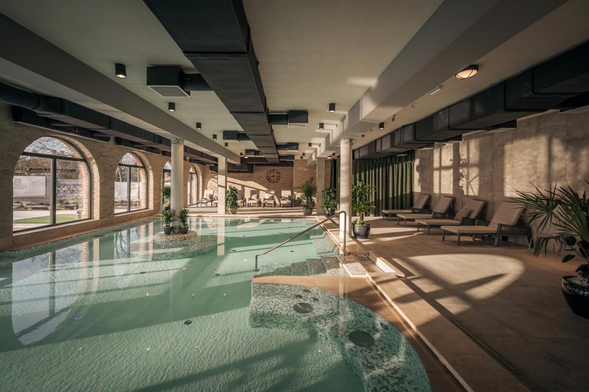 Bordur Wellness Hotel Superior Es Szonyegmuzeum Békésszentandrás Esterno foto