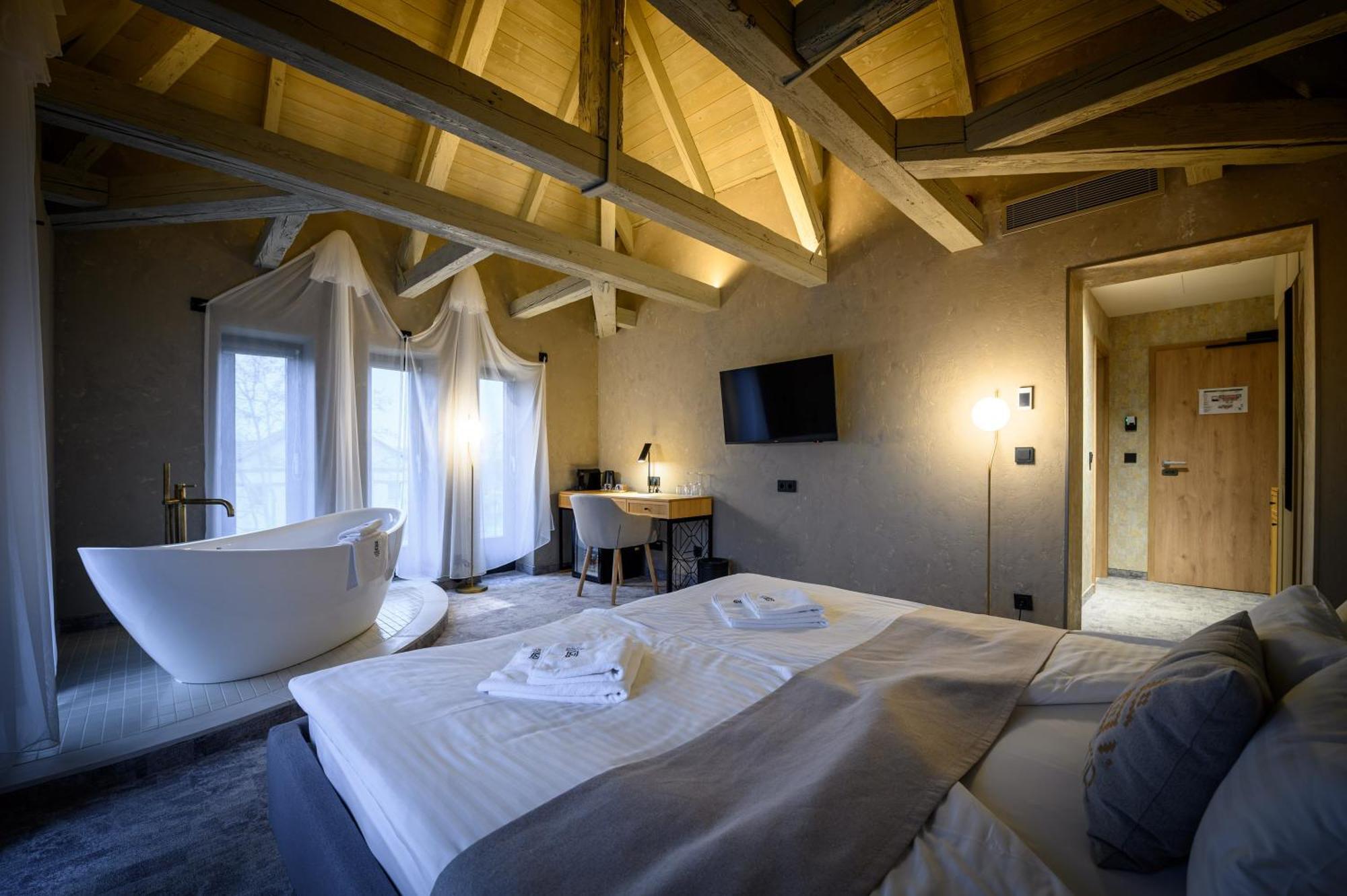 Bordur Wellness Hotel Superior Es Szonyegmuzeum Békésszentandrás Esterno foto