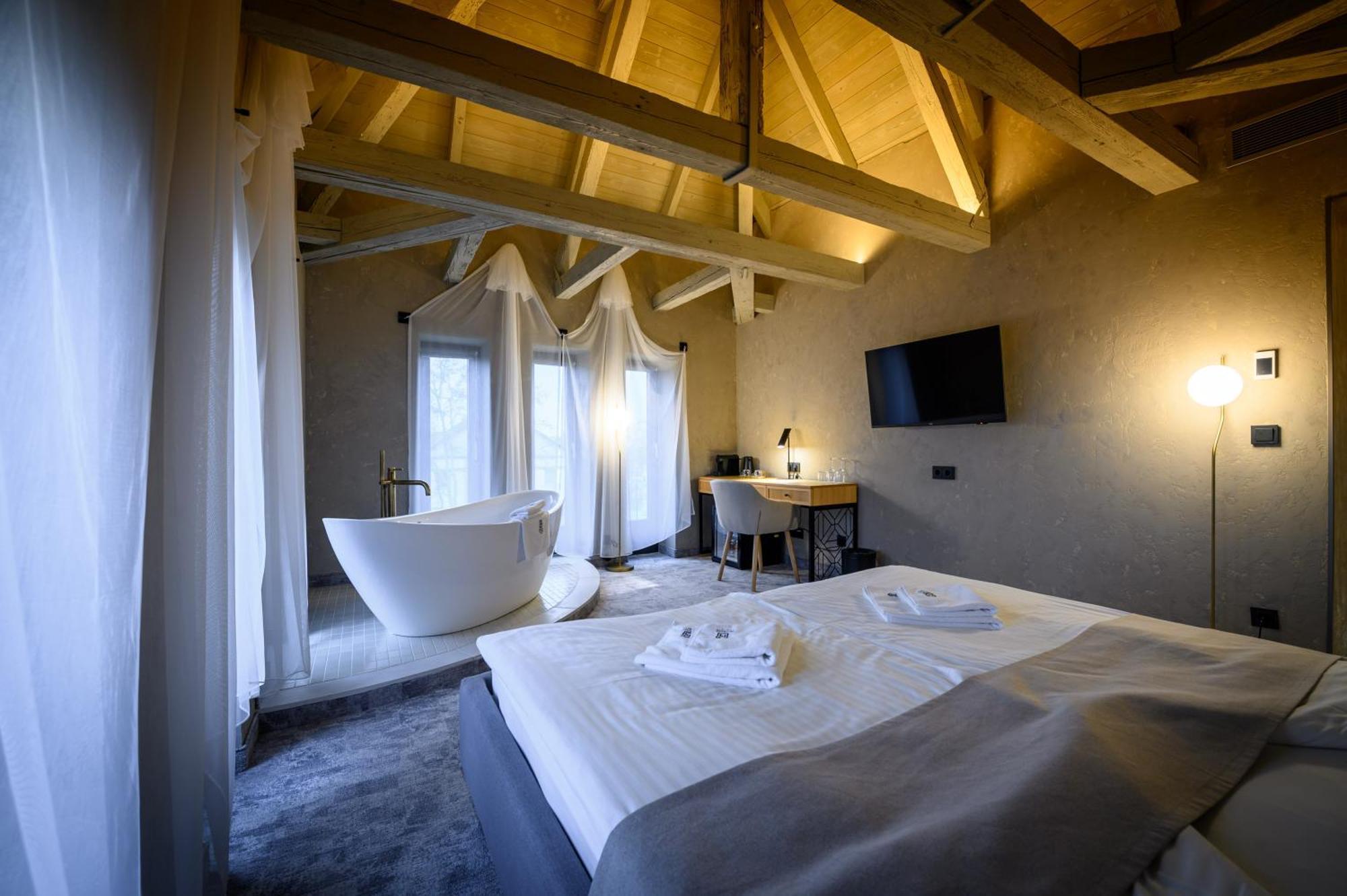 Bordur Wellness Hotel Superior Es Szonyegmuzeum Békésszentandrás Esterno foto