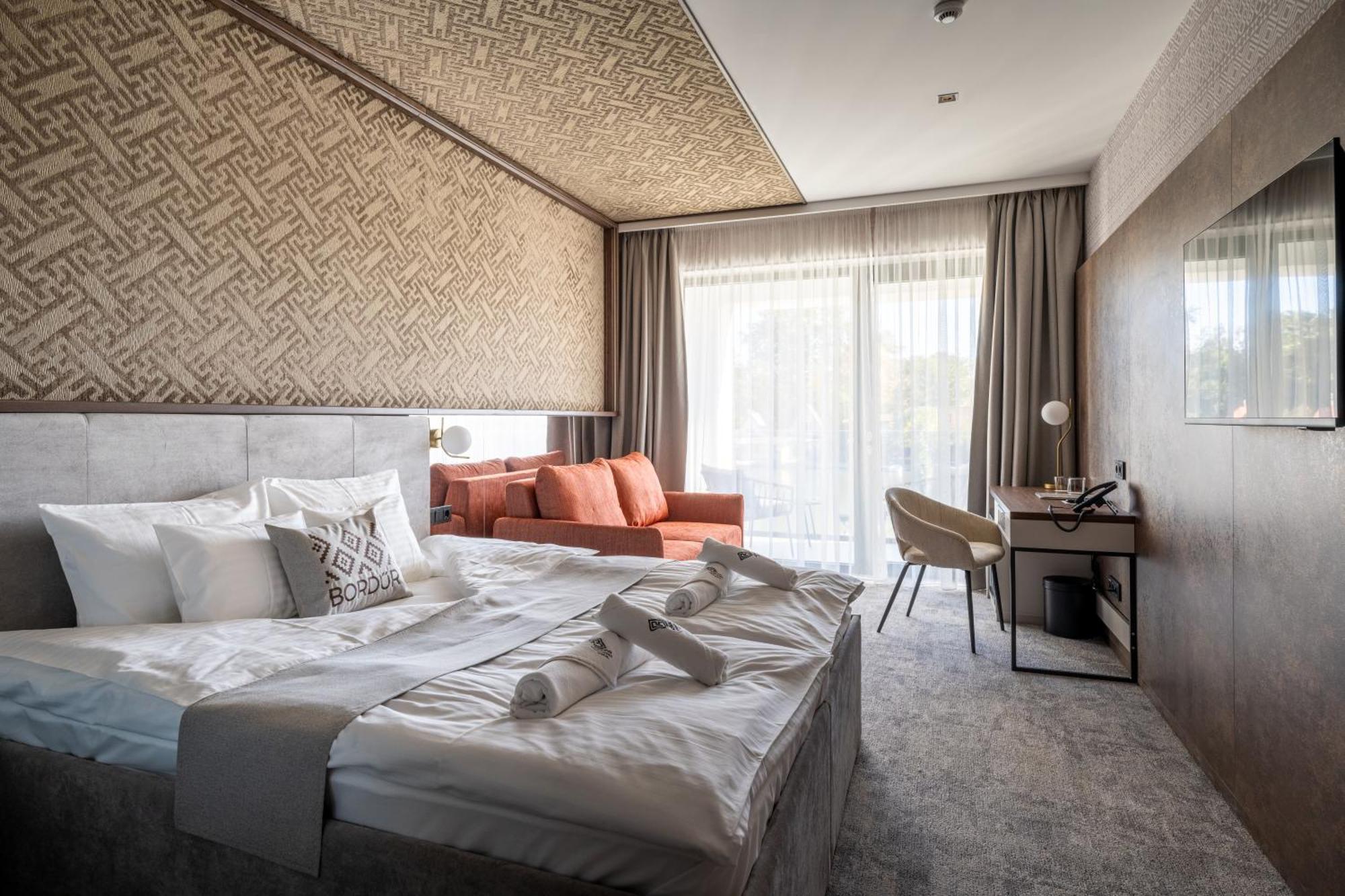 Bordur Wellness Hotel Superior Es Szonyegmuzeum Békésszentandrás Esterno foto